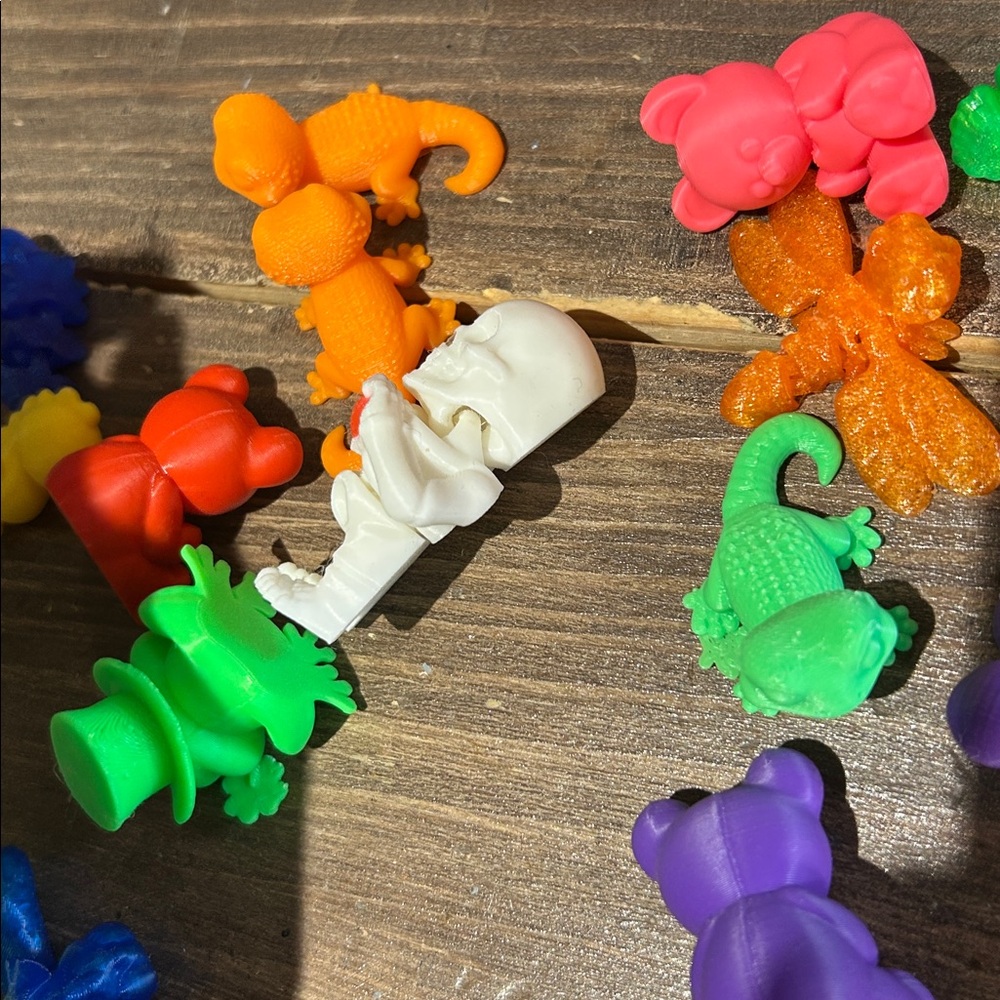 3D Printer & Rainbow Caterpillar and Assorted Colorful Kids Toy Figures New - Picture 3 of 4